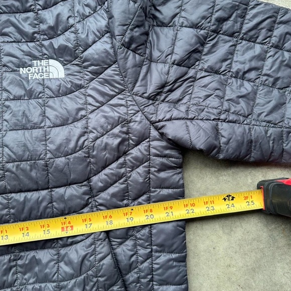 The North Face Men's Thermoball Puffer Jacket - Picture 5 of 7